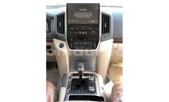 Buy Import Toyota Land Cruiser White Car in Import - Dubai in Adrar Buy Import Toyota Land Cruiser White Car in Import - Dubai in Adrar