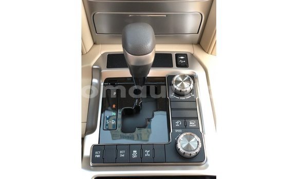 Buy Import Toyota Land Cruiser White Car in Import - Dubai in Adrar Buy Import Toyota Land Cruiser White Car in Import - Dubai in Adrar