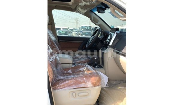 Buy Import Toyota Land Cruiser White Car in Import - Dubai in Adrar Buy Import Toyota Land Cruiser White Car in Import - Dubai in Adrar