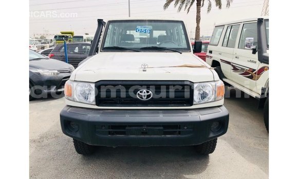 Buy Import Toyota Land Cruiser White Car in Import - Dubai in Adrar Buy Import Toyota Land Cruiser White Car in Import - Dubai in Adrar