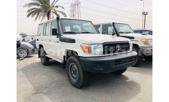 Buy Import Toyota Land Cruiser White Car in Import - Dubai in Adrar Buy Import Toyota Land Cruiser White Car in Import - Dubai in Adrar