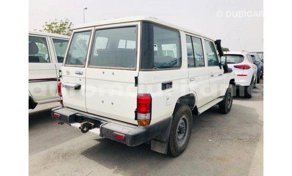 Buy Import Toyota Land Cruiser White Car in Import - Dubai in Adrar Buy Import Toyota Land Cruiser White Car in Import - Dubai in Adrar