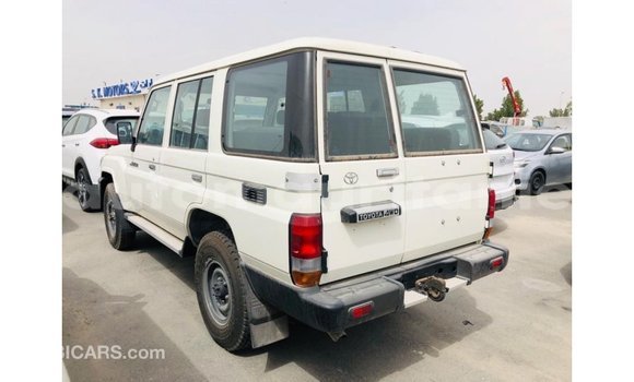 Buy Import Toyota Land Cruiser White Car in Import - Dubai in Adrar Buy Import Toyota Land Cruiser White Car in Import - Dubai in Adrar