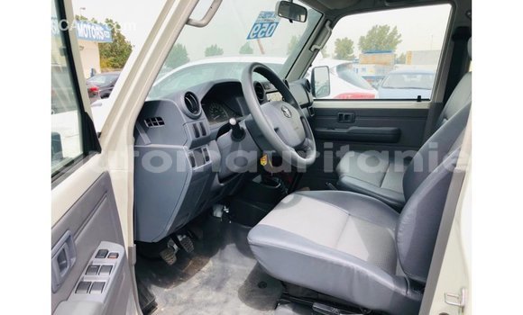 Buy Import Toyota Land Cruiser White Car in Import - Dubai in Adrar Buy Import Toyota Land Cruiser White Car in Import - Dubai in Adrar