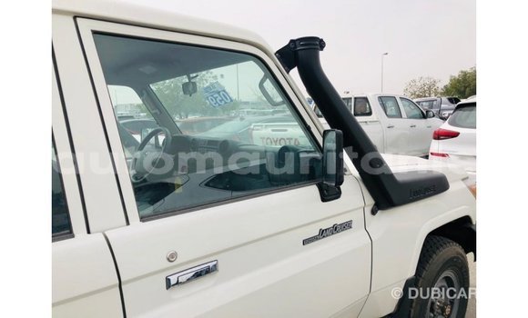Buy Import Toyota Land Cruiser White Car in Import - Dubai in Adrar Buy Import Toyota Land Cruiser White Car in Import - Dubai in Adrar