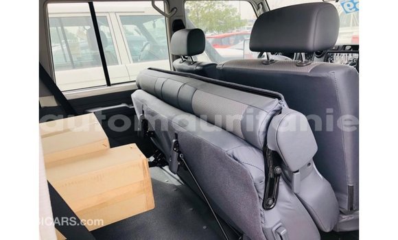 Buy Import Toyota Land Cruiser White Car in Import - Dubai in Adrar Buy Import Toyota Land Cruiser White Car in Import - Dubai in Adrar