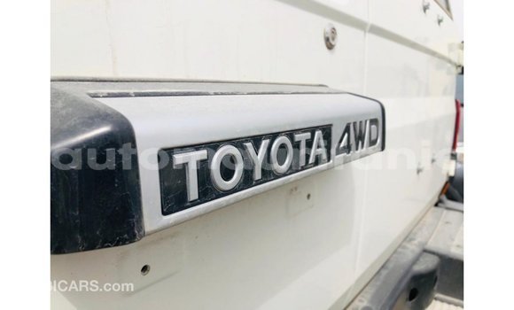 Buy Import Toyota Land Cruiser White Car in Import - Dubai in Adrar Buy Import Toyota Land Cruiser White Car in Import - Dubai in Adrar