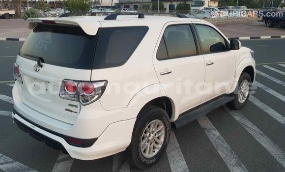 Acheter Import Voiture Toyota Fortuner Blanc à Import - Dubai, Adrar Acheter Import Voiture Toyota Fortuner Blanc à Import - Dubai, Adrar