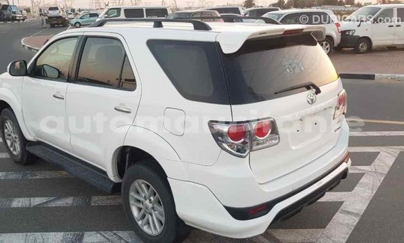 Acheter Import Voiture Toyota Fortuner Blanc à Import - Dubai, Adrar Acheter Import Voiture Toyota Fortuner Blanc à Import - Dubai, Adrar
