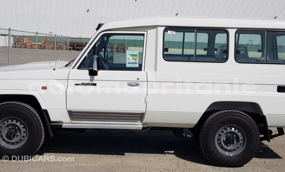Buy Import Toyota Land Cruiser White Car in Import - Dubai in Adrar Buy Import Toyota Land Cruiser White Car in Import - Dubai in Adrar