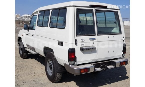 Buy Import Toyota Land Cruiser White Car in Import - Dubai in Adrar Buy Import Toyota Land Cruiser White Car in Import - Dubai in Adrar