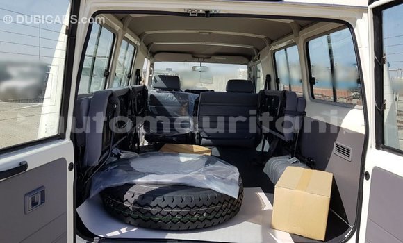 Buy Import Toyota Land Cruiser White Car in Import - Dubai in Adrar Buy Import Toyota Land Cruiser White Car in Import - Dubai in Adrar