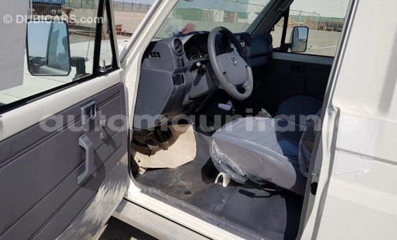 Buy Import Toyota Land Cruiser White Car in Import - Dubai in Adrar Buy Import Toyota Land Cruiser White Car in Import - Dubai in Adrar