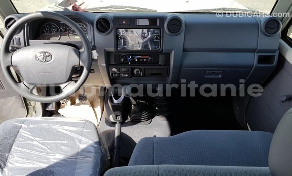 Buy Import Toyota Land Cruiser White Car in Import - Dubai in Adrar Buy Import Toyota Land Cruiser White Car in Import - Dubai in Adrar
