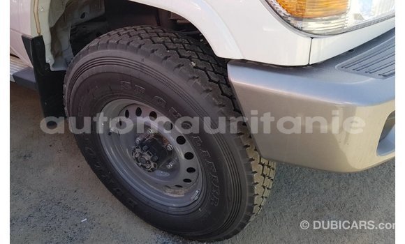 Buy Import Toyota Land Cruiser White Car in Import - Dubai in Adrar Buy Import Toyota Land Cruiser White Car in Import - Dubai in Adrar