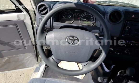 Buy Import Toyota Land Cruiser White Car in Import - Dubai in Adrar Buy Import Toyota Land Cruiser White Car in Import - Dubai in Adrar