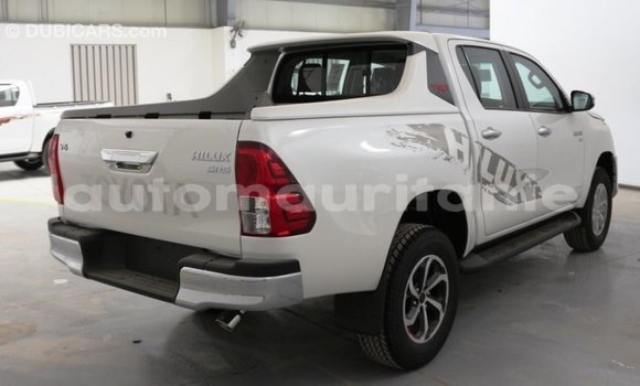 Buy Import Toyota Hilux White Car in Import - Dubai in Adrar Buy Import Toyota Hilux White Car in Import - Dubai in Adrar