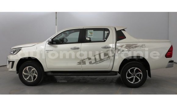 Buy Import Toyota Hilux White Car in Import - Dubai in Adrar Buy Import Toyota Hilux White Car in Import - Dubai in Adrar