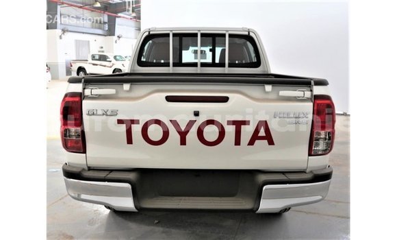 Buy Import Toyota Hilux White Car in Import - Dubai in Adrar Buy Import Toyota Hilux White Car in Import - Dubai in Adrar