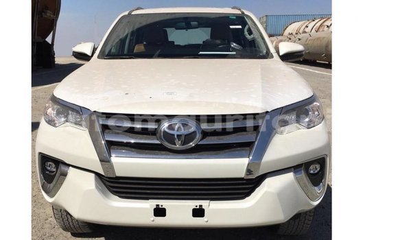 Buy Import Toyota Fortuner White Car in Import - Dubai in Adrar