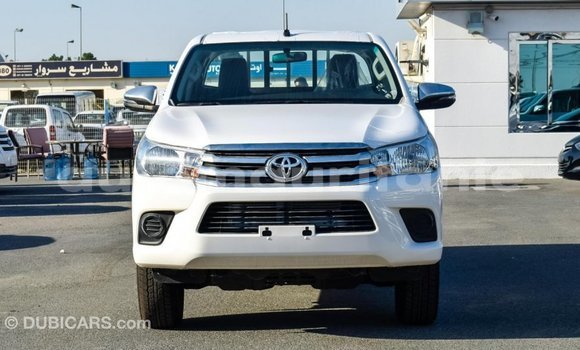 Acheter Import Voiture Toyota Hilux Blanc à Import - Dubai, Adrar Acheter Import Voiture Toyota Hilux Blanc à Import - Dubai, Adrar