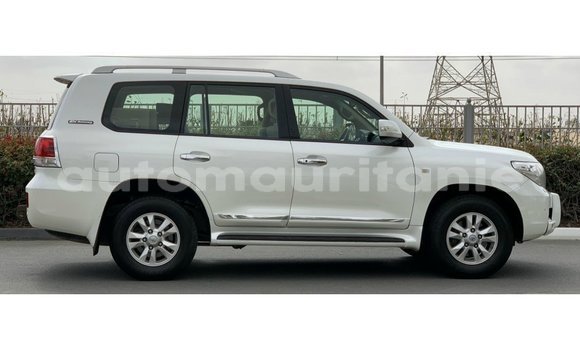 Acheter Import Voiture Toyota Land Cruiser Blanc à Import - Dubai, Adrar Acheter Import Voiture Toyota Land Cruiser Blanc à Import - Dubai, Adrar