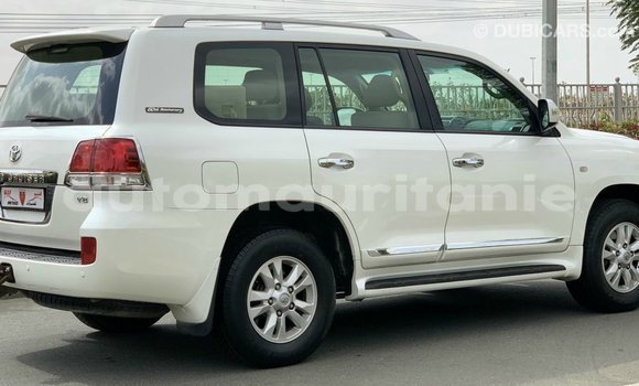 Acheter Import Voiture Toyota Land Cruiser Blanc à Import - Dubai, Adrar Acheter Import Voiture Toyota Land Cruiser Blanc à Import - Dubai, Adrar