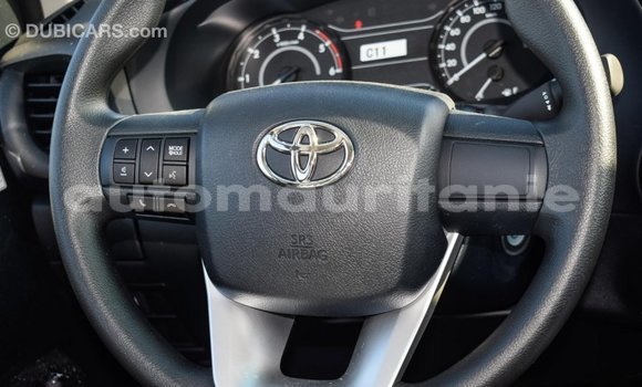 Acheter Import Voiture Toyota Hilux Blanc à Import - Dubai, Adrar Acheter Import Voiture Toyota Hilux Blanc à Import - Dubai, Adrar