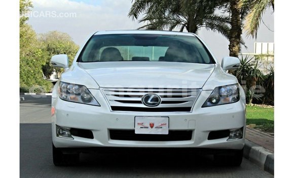 Acheter Import Voiture Lexus LS Blanc à Import - Dubai, Adrar Acheter Import Voiture Lexus LS Blanc à Import - Dubai, Adrar