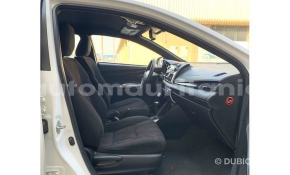 Acheter Import Voiture Toyota Yaris Blanc à Import - Dubai, Adrar Acheter Import Voiture Toyota Yaris Blanc à Import - Dubai, Adrar