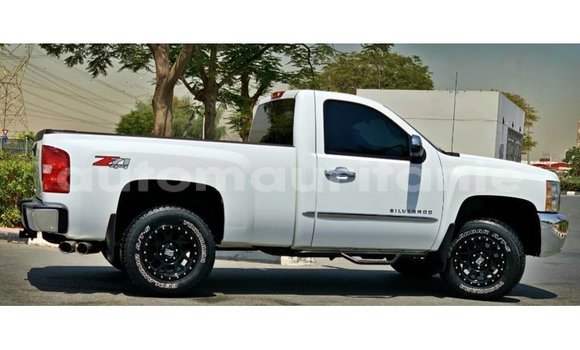 Acheter Import Voiture Chevrolet Silverado Blanc à Import - Dubai, Adrar Acheter Import Voiture Chevrolet Silverado Blanc à Import - Dubai, Adrar
