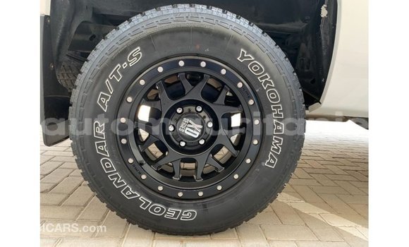 Acheter Import Voiture Chevrolet Silverado Blanc à Import - Dubai, Adrar Acheter Import Voiture Chevrolet Silverado Blanc à Import - Dubai, Adrar