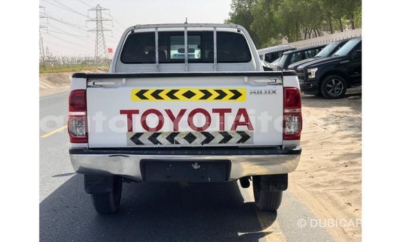 Buy Import Toyota Hilux White Car in Import - Dubai in Adrar Buy Import Toyota Hilux White Car in Import - Dubai in Adrar