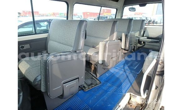 Acheter Import Voiture Nissan Caravan Blanc à Import - Dubai, Adrar Acheter Import Voiture Nissan Caravan Blanc à Import - Dubai, Adrar