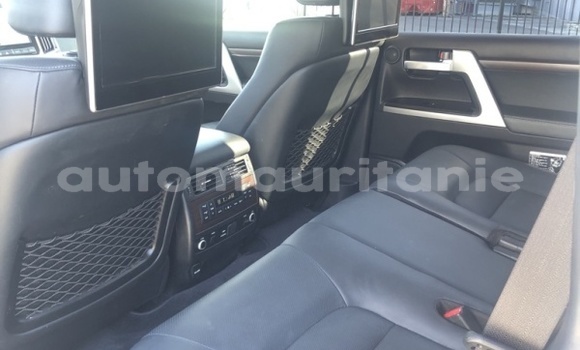 Buy Used Toyota Land Cruiser Prado White Car in Akjoujt in Inchiri Buy Used Toyota Land Cruiser Prado White Car in Akjoujt in Inchiri