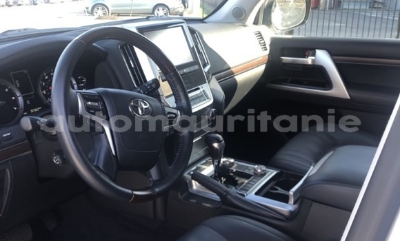 Buy Used Toyota Land Cruiser Prado White Car in Akjoujt in Inchiri Buy Used Toyota Land Cruiser Prado White Car in Akjoujt in Inchiri