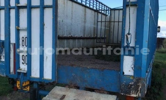 Buy Used Renault 10 Blue Car in Nouakchott in West Nouakchott