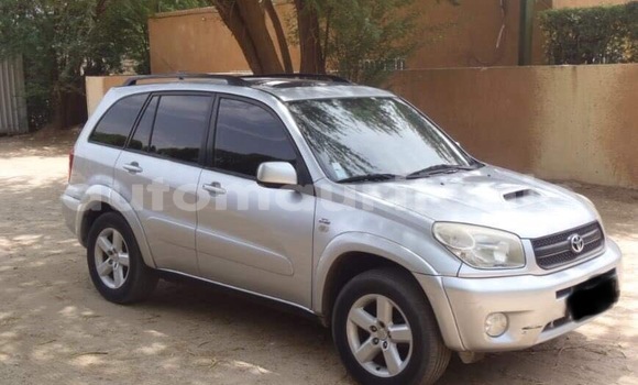 Acheter Occasion Voiture Toyota RAV4 Gris à Nouakchott, Nouakchott Ouest Acheter Occasion Voiture Toyota RAV4 Gris à Nouakchott, Nouakchott Ouest