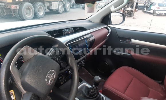 Acheter Occasion Voiture Toyota Hilux Blanc à Adel Bagrou, Hodh ech Chargui Acheter Occasion Voiture Toyota Hilux Blanc à Adel Bagrou, Hodh ech Chargui
