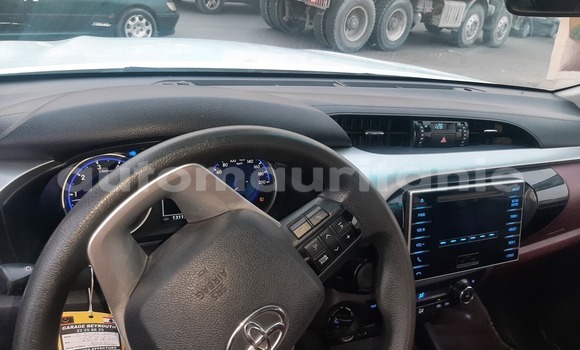 Acheter Occasion Voiture Toyota Hilux Blanc à Adel Bagrou, Hodh ech Chargui Acheter Occasion Voiture Toyota Hilux Blanc à Adel Bagrou, Hodh ech Chargui
