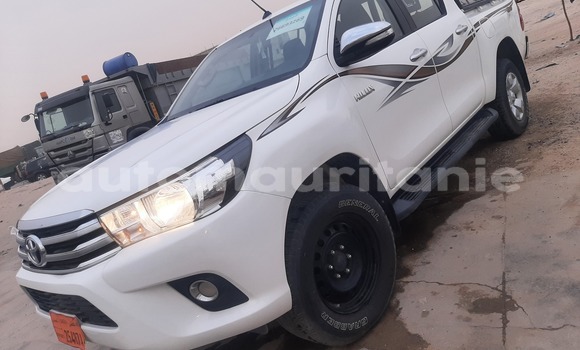 Acheter Occasion Voiture Toyota Hilux Blanc à Adel Bagrou, Hodh ech Chargui Acheter Occasion Voiture Toyota Hilux Blanc à Adel Bagrou, Hodh ech Chargui