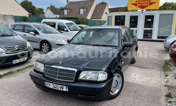 Buy Import Mercedes Viano Green Car in Nouakchott in West Nouakchott