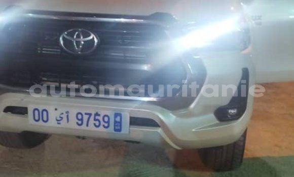 Acheter Occasion Voiture Toyota Hilux Blanc à Adel Bagrou, Hodh ech Chargui Acheter Occasion Voiture Toyota Hilux Blanc à Adel Bagrou, Hodh ech Chargui