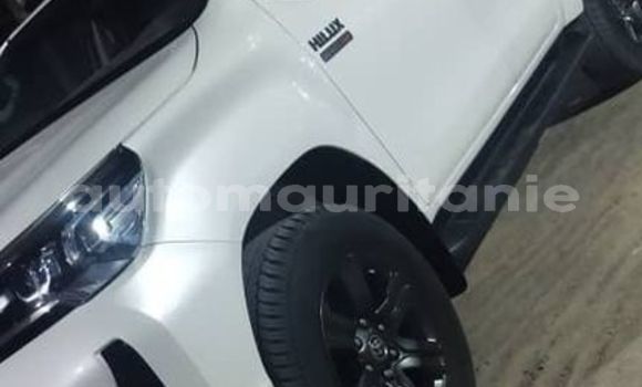 Acheter Occasion Voiture Toyota Hilux Blanc à Adel Bagrou, Hodh ech Chargui Acheter Occasion Voiture Toyota Hilux Blanc à Adel Bagrou, Hodh ech Chargui
