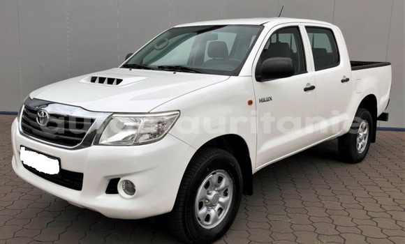 Buy Used Toyota Hilux White Car in Akjoujt in Inchiri