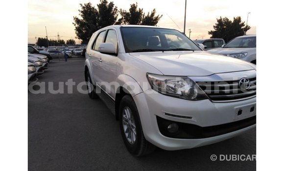 Acheter Import Voiture Toyota Fortuner Blanc à Import - Dubai, Adrar Acheter Import Voiture Toyota Fortuner Blanc à Import - Dubai, Adrar