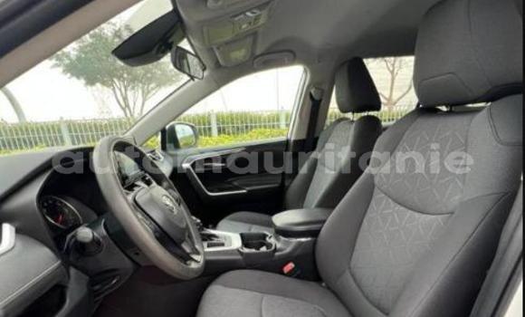Acheter Occasion Voiture Toyota RAV4 Blanc à Aqjawajat, Inshiri Acheter Occasion Voiture Toyota RAV4 Blanc à Aqjawajat, Inshiri
