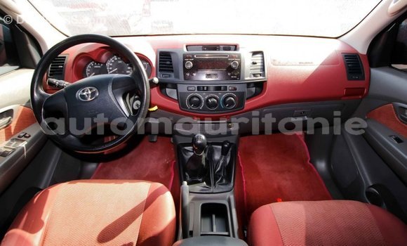 Acheter Import Voiture Toyota Hilux Rouge à Import - Dubai, Adrar Acheter Import Voiture Toyota Hilux Rouge à Import - Dubai, Adrar