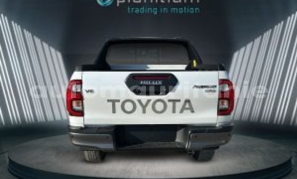 Acheter Occasion Voiture Toyota Hilux Blanc à Import - Dubai, Adrar Acheter Occasion Voiture Toyota Hilux Blanc à Import - Dubai, Adrar