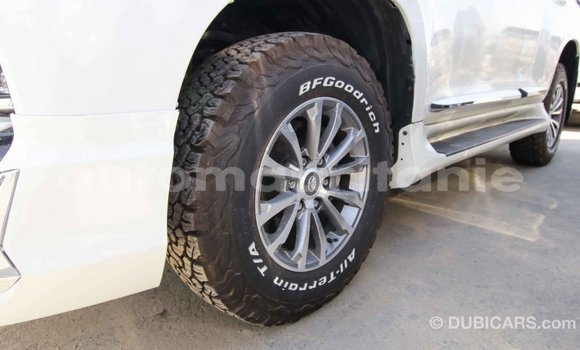 Acheter Import Voiture Toyota Prado Blanc à Import - Dubai, Adrar Acheter Import Voiture Toyota Prado Blanc à Import - Dubai, Adrar